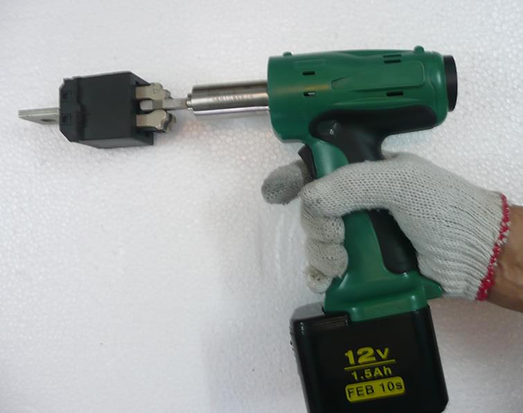 低压抽屉式开关柜一次回路接插件触头压力的测量